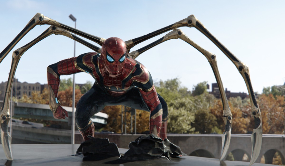 Tom Holland (Spider-man) Con Iron Suite In Una Scenda Di Spider-man No Way Home Credits Marvel Sony
