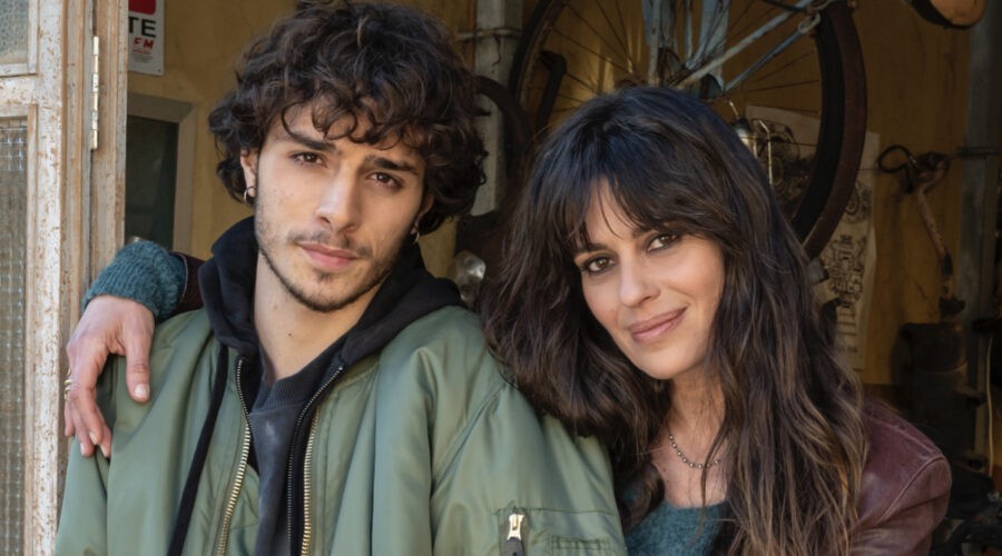 Damiano Gavino (Manuel) e Claudia Pandolfi (Anita) in un posato per