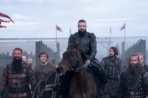 Vikings: Valhalla: Bradley Freegard (Canute) in una scena del quarto episodio. Credits: Bernard Walsh/Netflix © 2021.