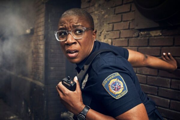 9-1-1 5: Aisha Hinds interpreta Henrietta