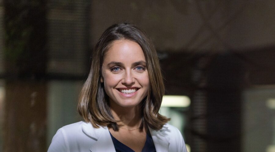 Matilde Gioli (Giulia Giordano) in una scena di 