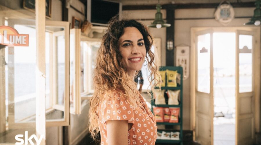 Enrica Guidi (Tizi) in un posato per 