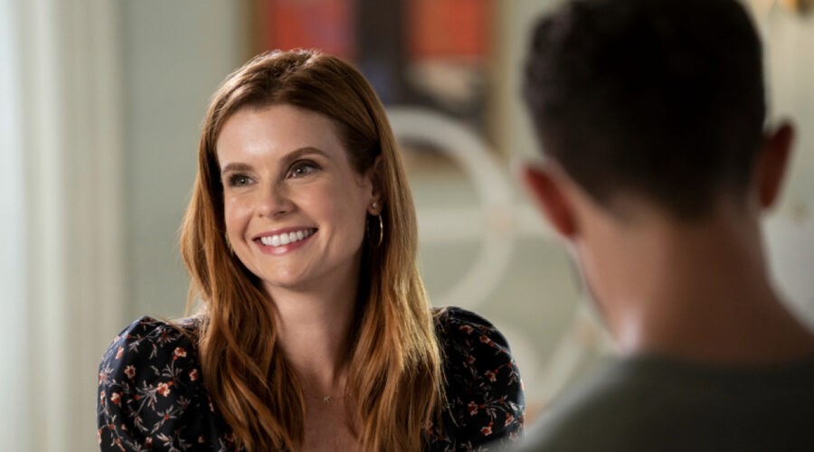Maddie Townsend (Joanna Garcia Swisher) in una scena della seconda stagione de “Il Colore delle Magnolie”. Credits: Richard Ducree/Netflix © 2021.