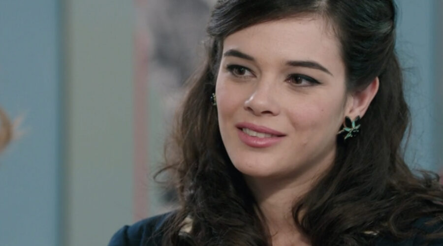 Neva Leoni (Tina Amato) in una scena della puntata 79 de