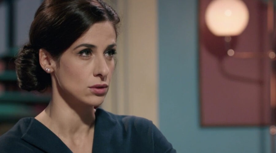 Lara Komar (Gloria Moreau) in una scena della puntata 81 de 