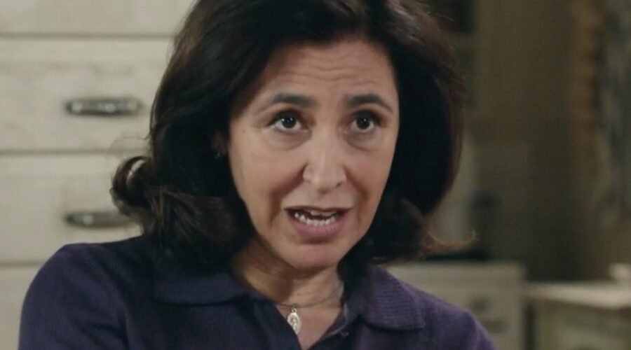 Antonella Attili (Agnese Amato) in una scena della puntata 91 de