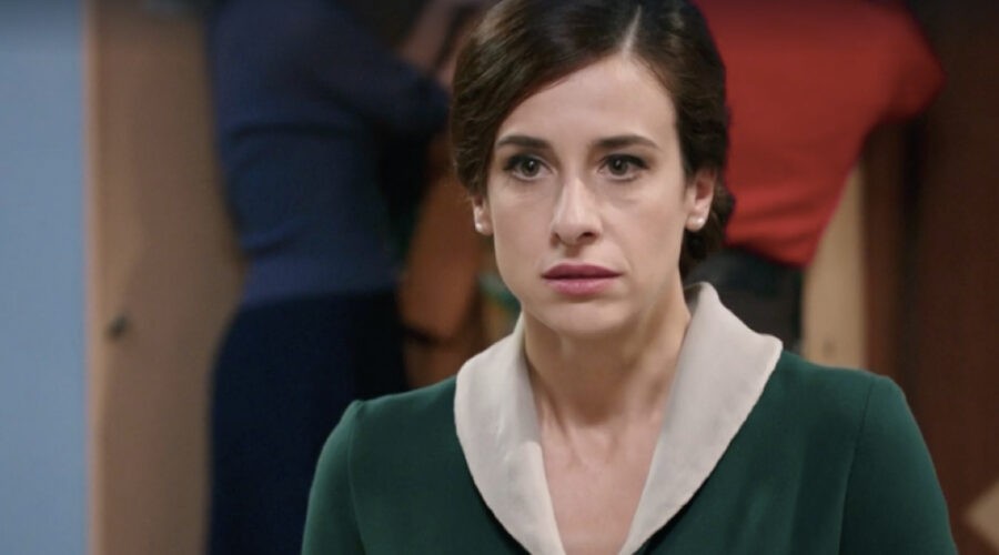 Lara Komar (Gloria Moreau) in una scena della puntata 96 de 