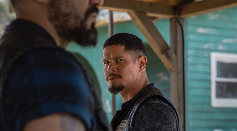 J.D Pardo In Una Scena Di Mayans Mc, Credits: Disney Plus
