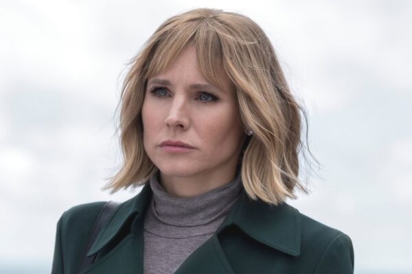 Kristen Bell In Una Scena De La Donna Nella Casa Di Fronte Alla Finestra Credits: Colleen E. Hayes / Netflix