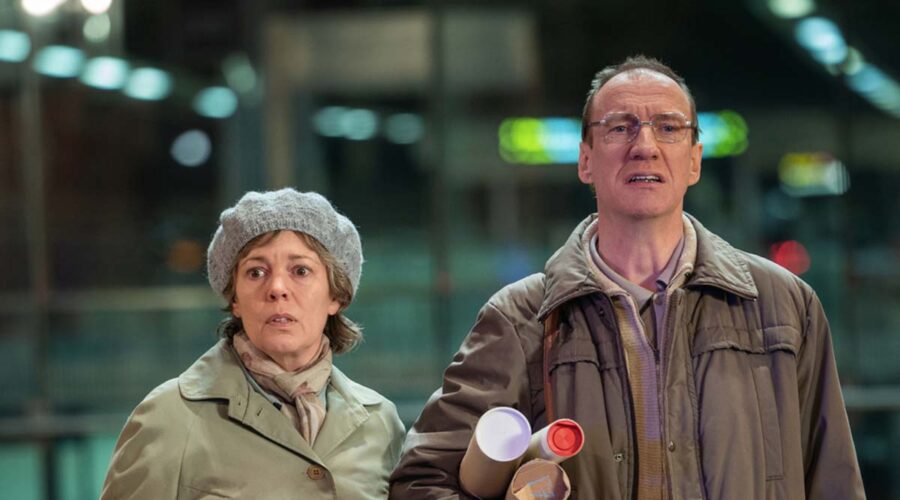 Olivia Colman e David Thewlis in una scena di Landscapers - Un crimine quasi perfetto. Credits: HBO/Sky.