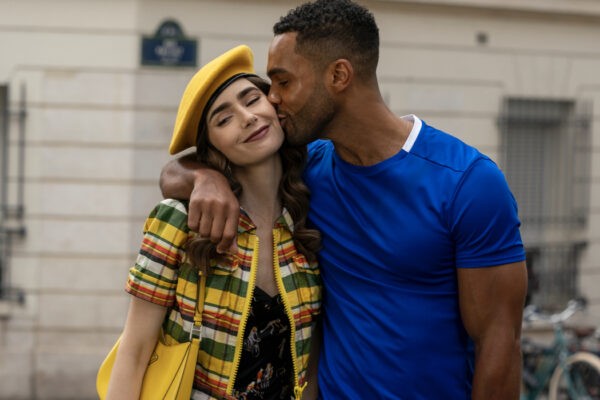 Lucien Laviscount E Lily Collins In Emily In Paris 2 Credits Netflix