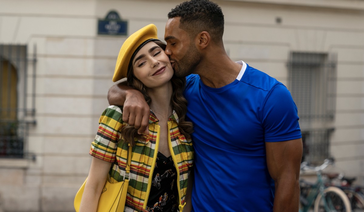 Lucien Laviscount E Lily Collins In Emily In Paris 2 Credits Netflix
