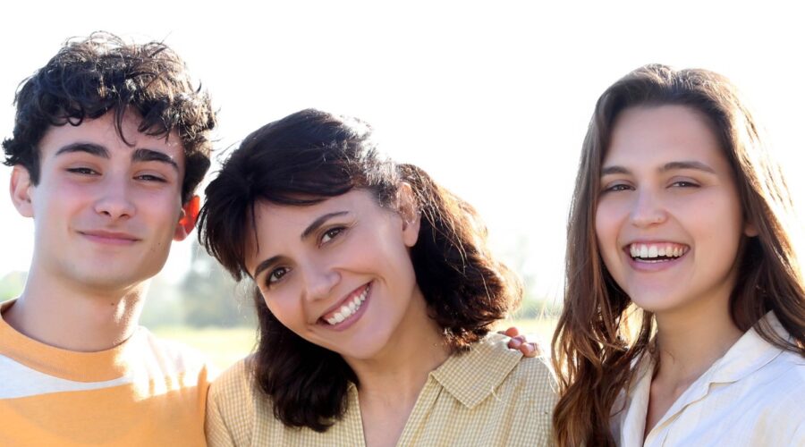 Matteo Valenti, Serena Rossi E Giulia D'Aolia Luisa Ne La Sposa Credits: Rai