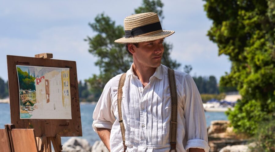 Oliver Dench (Lucian) in una scena di 