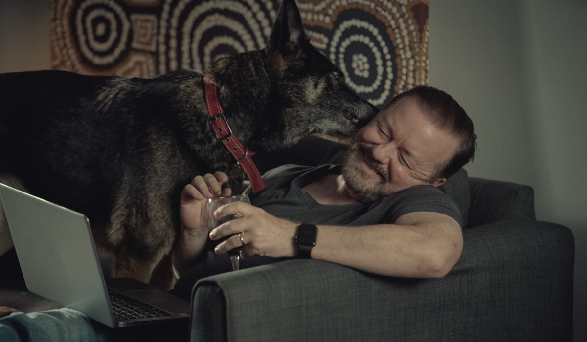 Ricky Gervais (Tony) E Il Cane Brady In After Life Credits Netflix