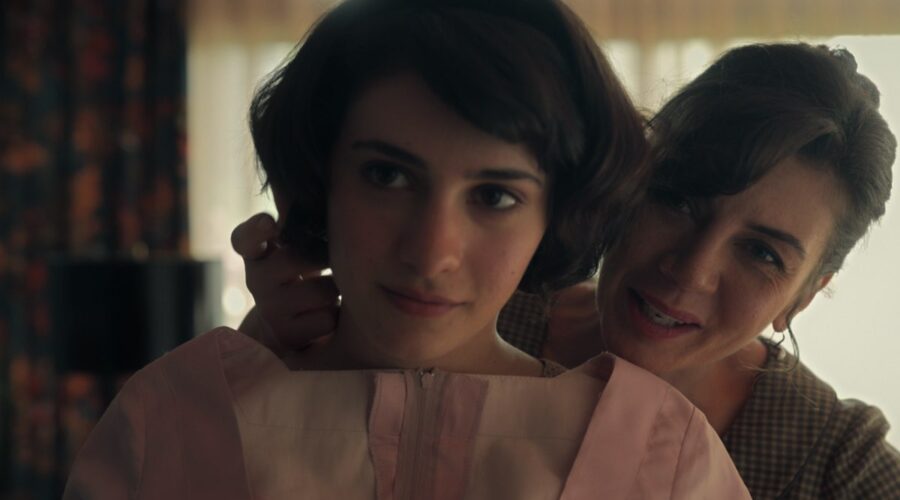 Asude Kalebek e Gökçe Bahadır in una scena di