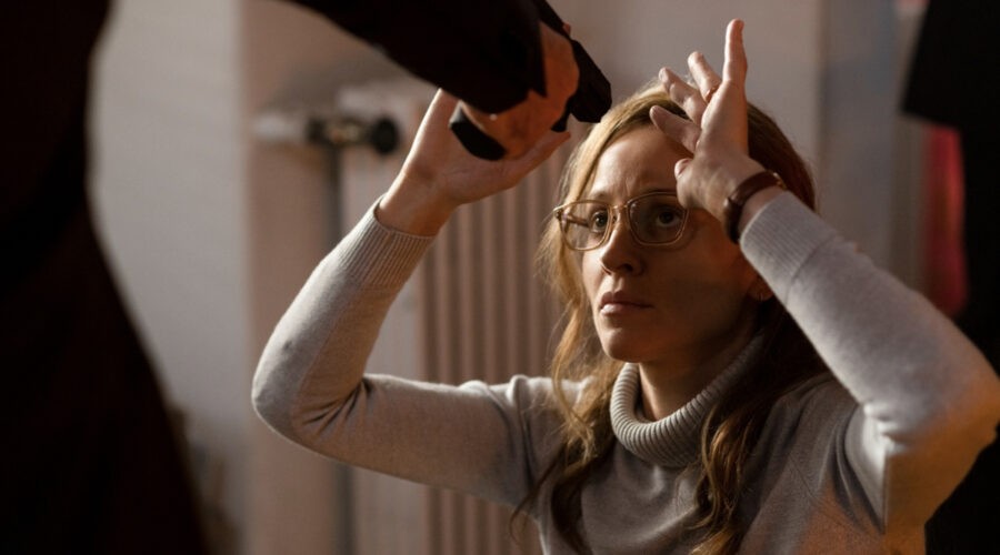 Margarita Levieva nei panni di Jenny nel primo episodio di “Venne Dal Freddo”. Credits: Enrique Baró Ubach/Netflix © 2021.