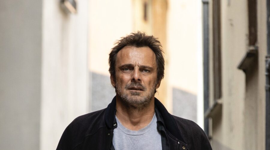 Alessandro Preziosi (Elio Masantonio) in