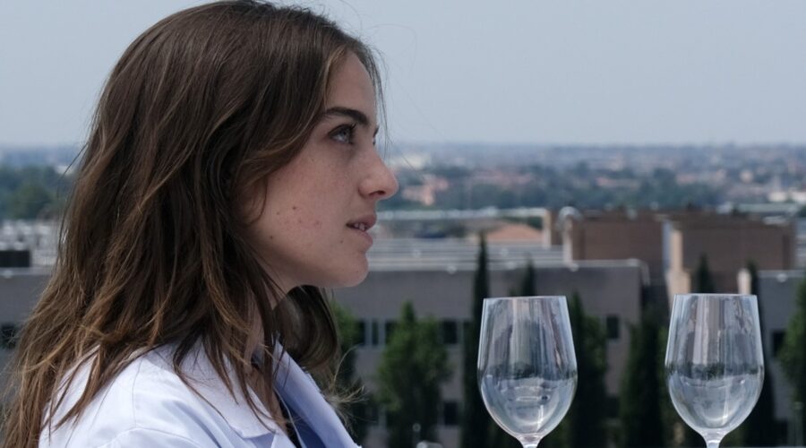 Beatrice Grannò (Carolina Fanti) in una scena di