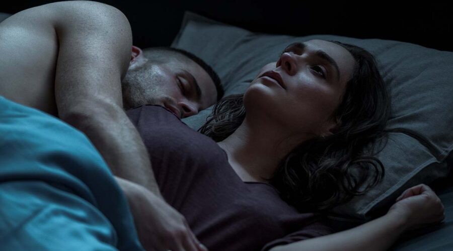 Leonardo Pazzagli e Lucrezia Guidone nella serie TV Fedeltà. Credits: Stefano Montesi/Netflix.