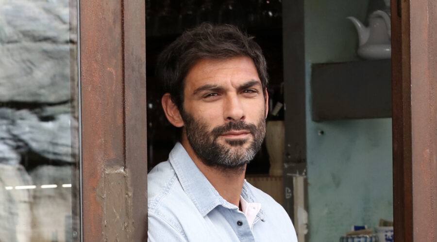 Francesco Arca (Cosimo) in un posato per 