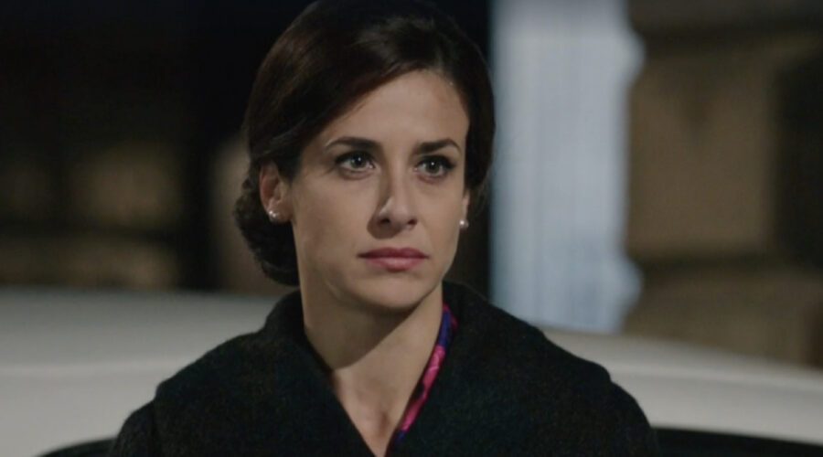 Lara Komar (Gloria Moreau) in una scena della puntata 105 de 