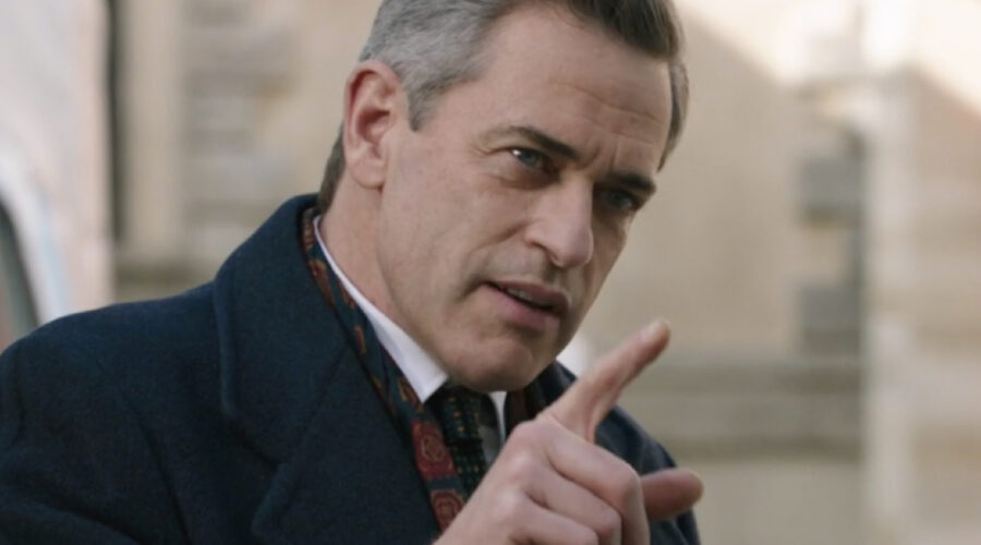 Massimo Poggio (Ezio Colombo) in una scena della puntata 109 de 