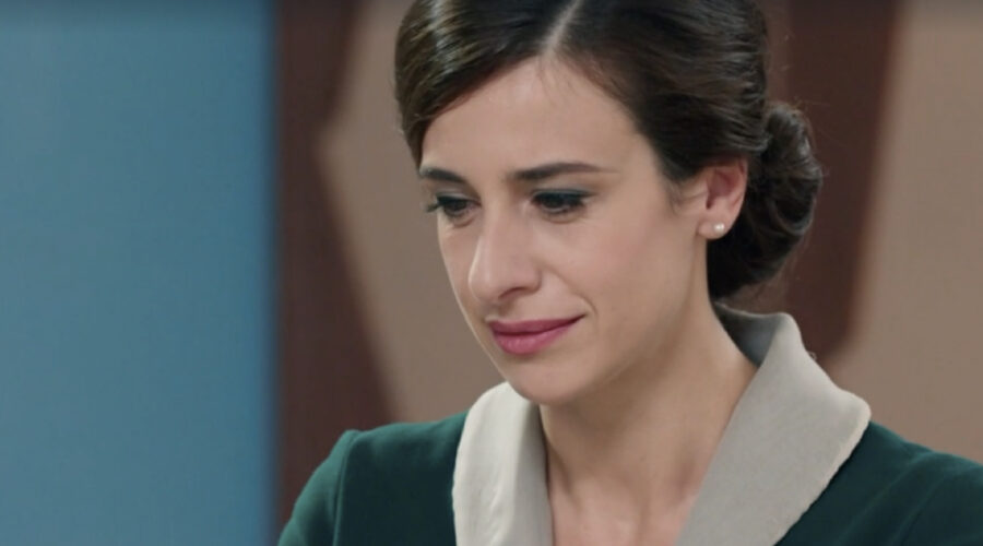 Lara Komar (Gloria Moreau) in una scena della puntata 109 de 