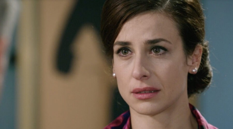 Lara Komar (Gloria Moreau) in una scena della puntata 115 de