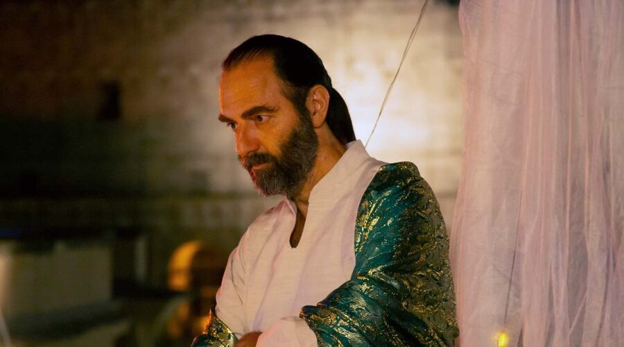 Neri Marcoré interpreta Enzo ne 