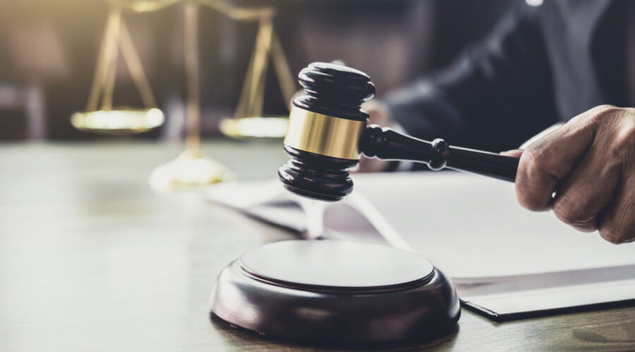 Immagine di repertorio di una sentenza in tribunale. Credits: Envato Elements