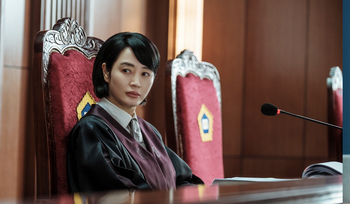 kim hye-soo nei panni di sim eun-seok in la giudice credits swann studio/netflix