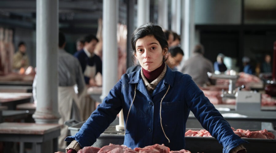 Gaia Girace (Lila Cerullo) in una scena de