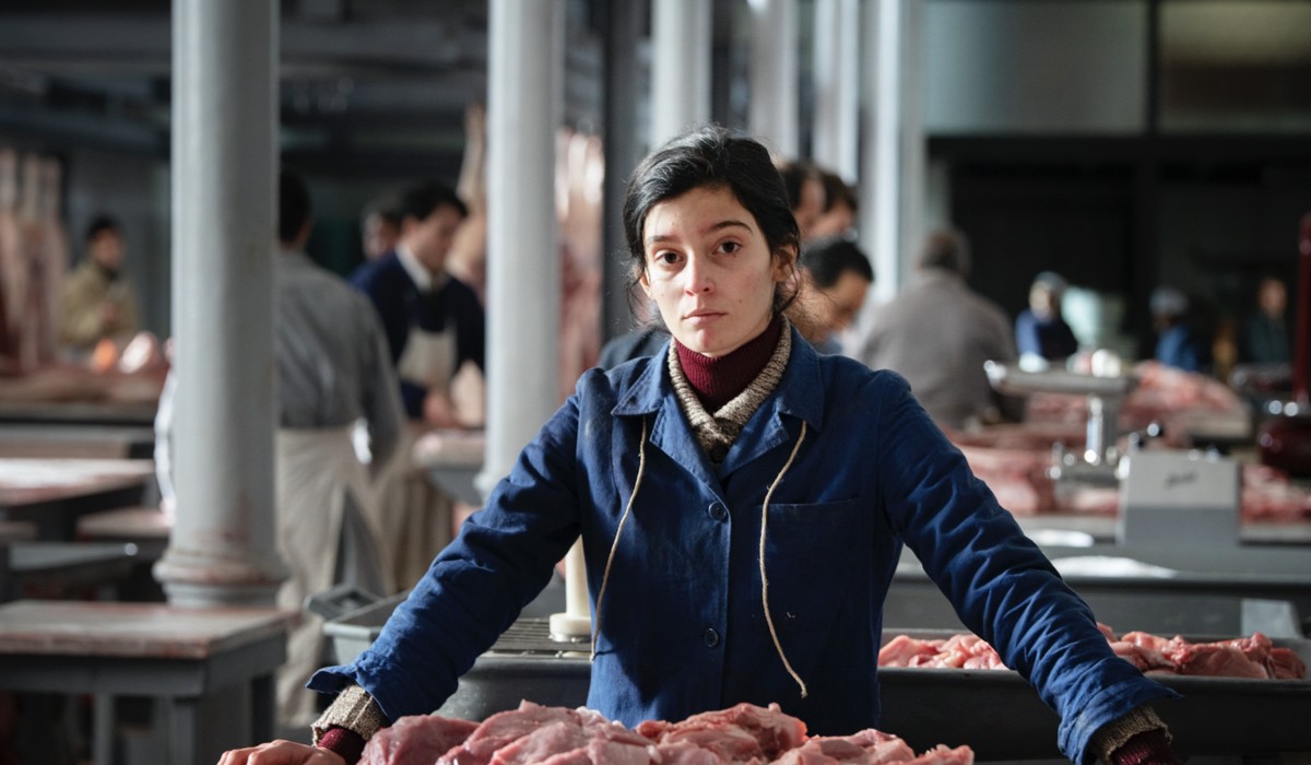 Gaia Girace (Lila Cerullo) in una scena de