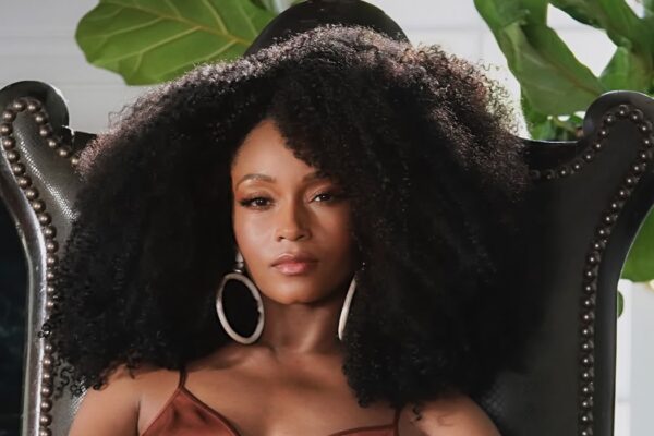 La Protagonista Yaya Dacosta (Angela) In Una Scena Di 