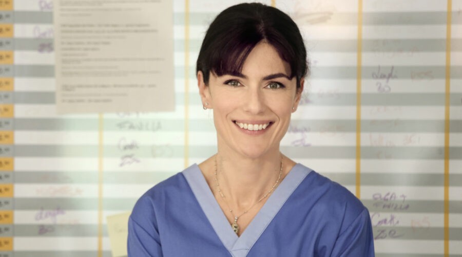 Anna Valle (Lea Castelli) in un posato per 