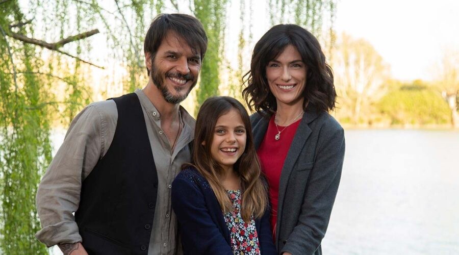 Anna Valle, Mehmet e Cloe Günsür nella fiction Lea un nuovo giorno. Credits: Banijay Studios Italy, foto di Pierfrancesco Bruni.