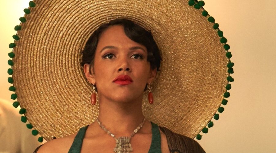 Lily Frazer Interpreta Cluadine In 