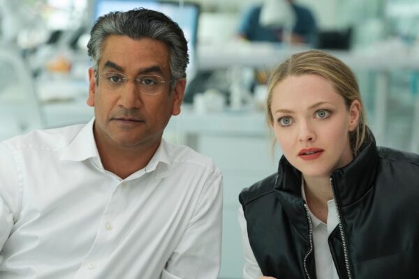 Naveen Andrews E Amanda Seyfried In The Dropout Credits: Disney Plus