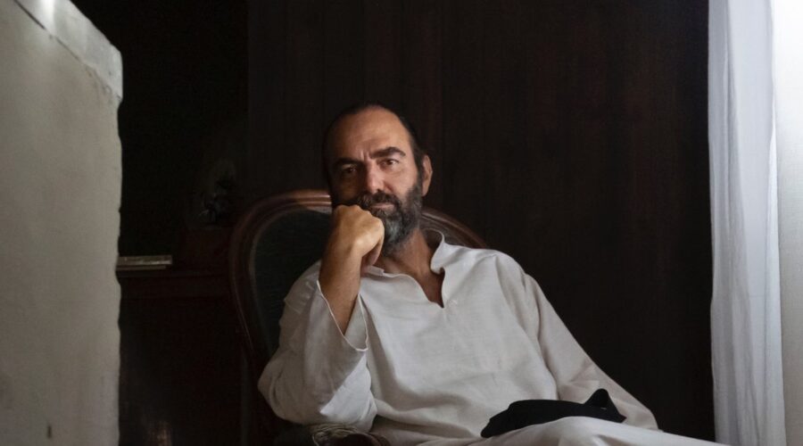 Neri Marcoré Nel Ruolo Di Enzo Ne