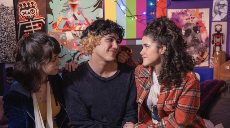 Pedro Vinicius (Cesar), Maisa (Anita) In 