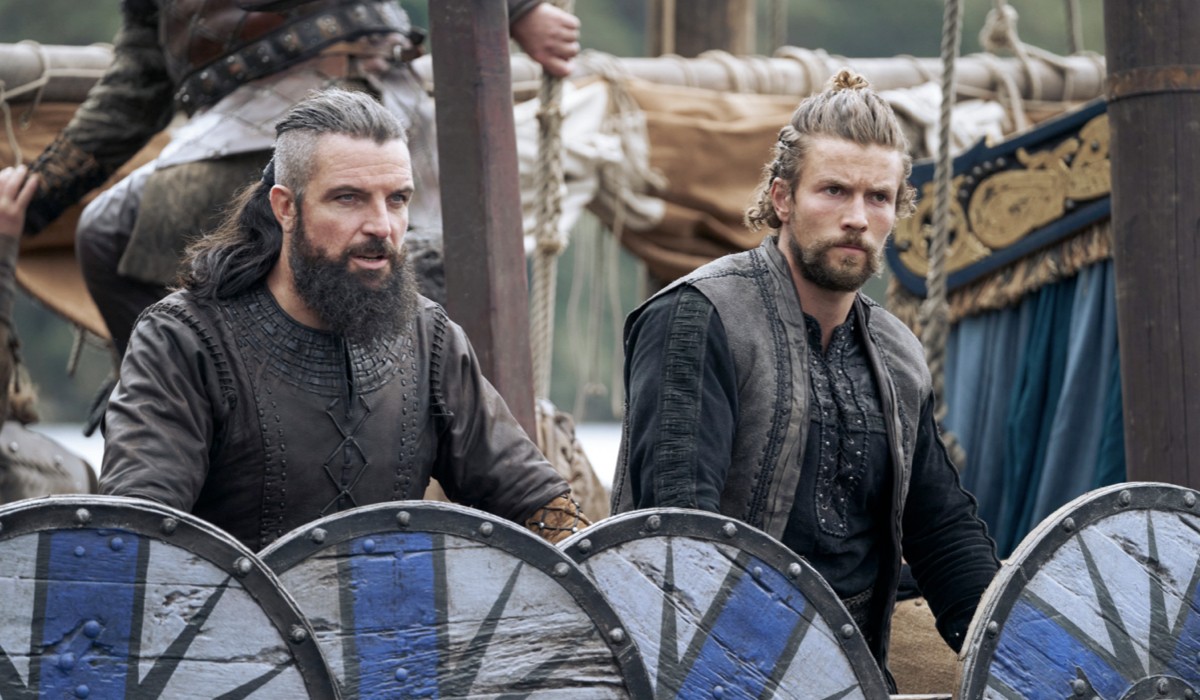 “Vikings: Valhalla”, da sinistra: Bradley Freegard (Canuto) e Leo Suter (Harald). Credits: Bernard Walsh/Netflix.
