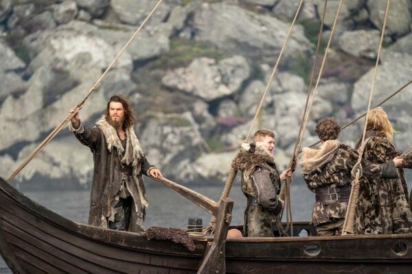 Da sinistra a destra: Sam Corlett (nei panni di Leif) e Gavan O'Connor-Duffy (Nial) in