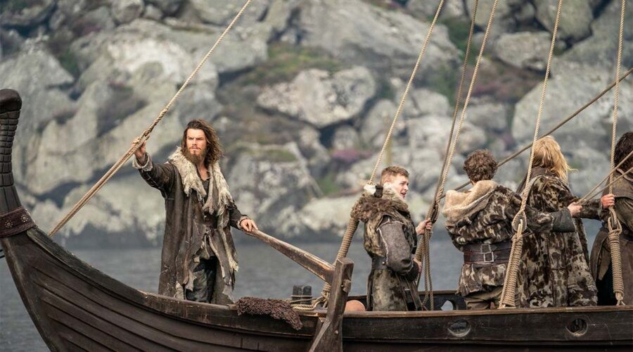 Da sinistra a destra: Sam Corlett (nei panni di Leif) e Gavan O'Connor-Duffy (Nial) in 