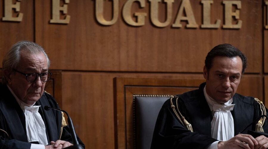 Remo Girone e Stefano Accorsi in una scena di 