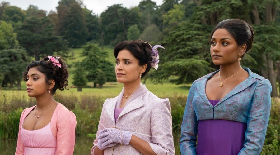 Da sinistra: Adjoa Andoh (Lady Danbury), Charithra Chandran (Edwina Sharma), Shelley Conn (Mary Sharma ) In Una Scena Di