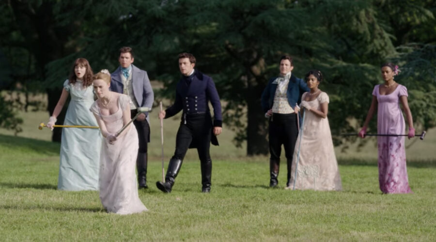 I Bridgerton e le sorelle Sharma giocano a Pall Mall durante la loro visita a Aubrey Hall nel terzo episodio della seconda stagione di “Bridgerton”. Credits: Cattura schermo/Netflix.