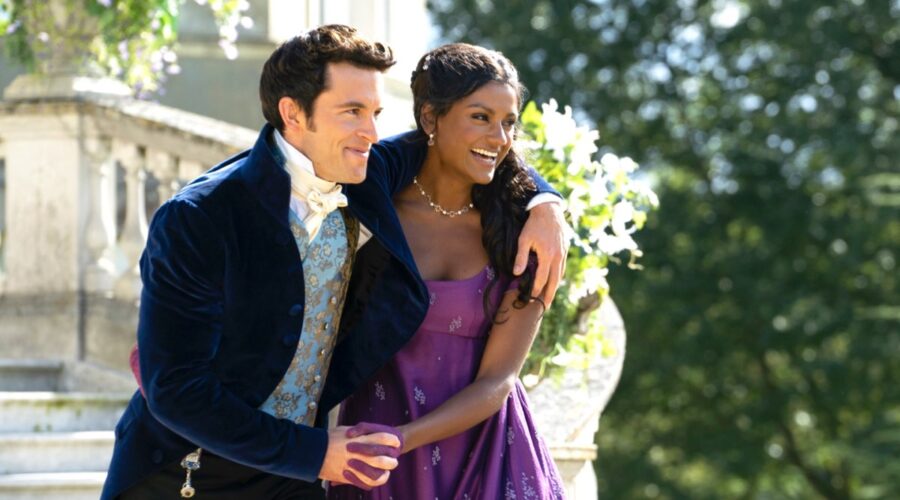 Da sinistra: Jonathan Bailey e Simone Ashley nell'ottavo episodio della seconda stagione di “Bridgerton”. Credits: Liam Daniel/Netflix.