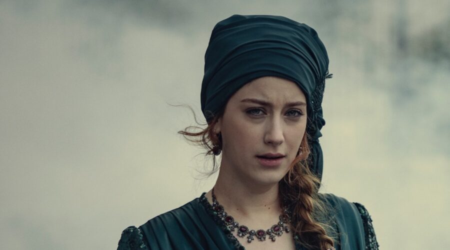 Hazal Kaya Interpreta Esra In 