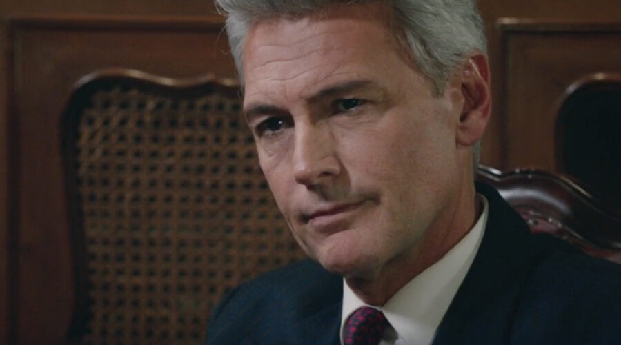 Roberto Farnesi (Umberto Guarnieri) in una scena della puntata 119 de